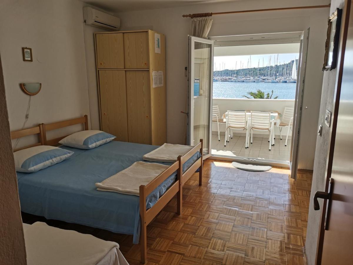 Apartments By The Sea Rogoznica - 12995 Zewnętrze zdjęcie