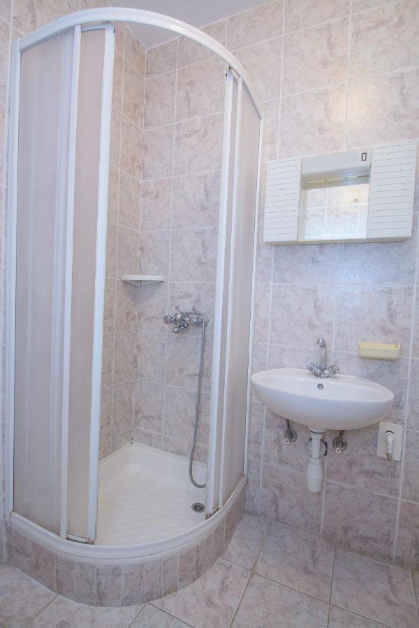 Apartments By The Sea Rogoznica - 12995 Zewnętrze zdjęcie